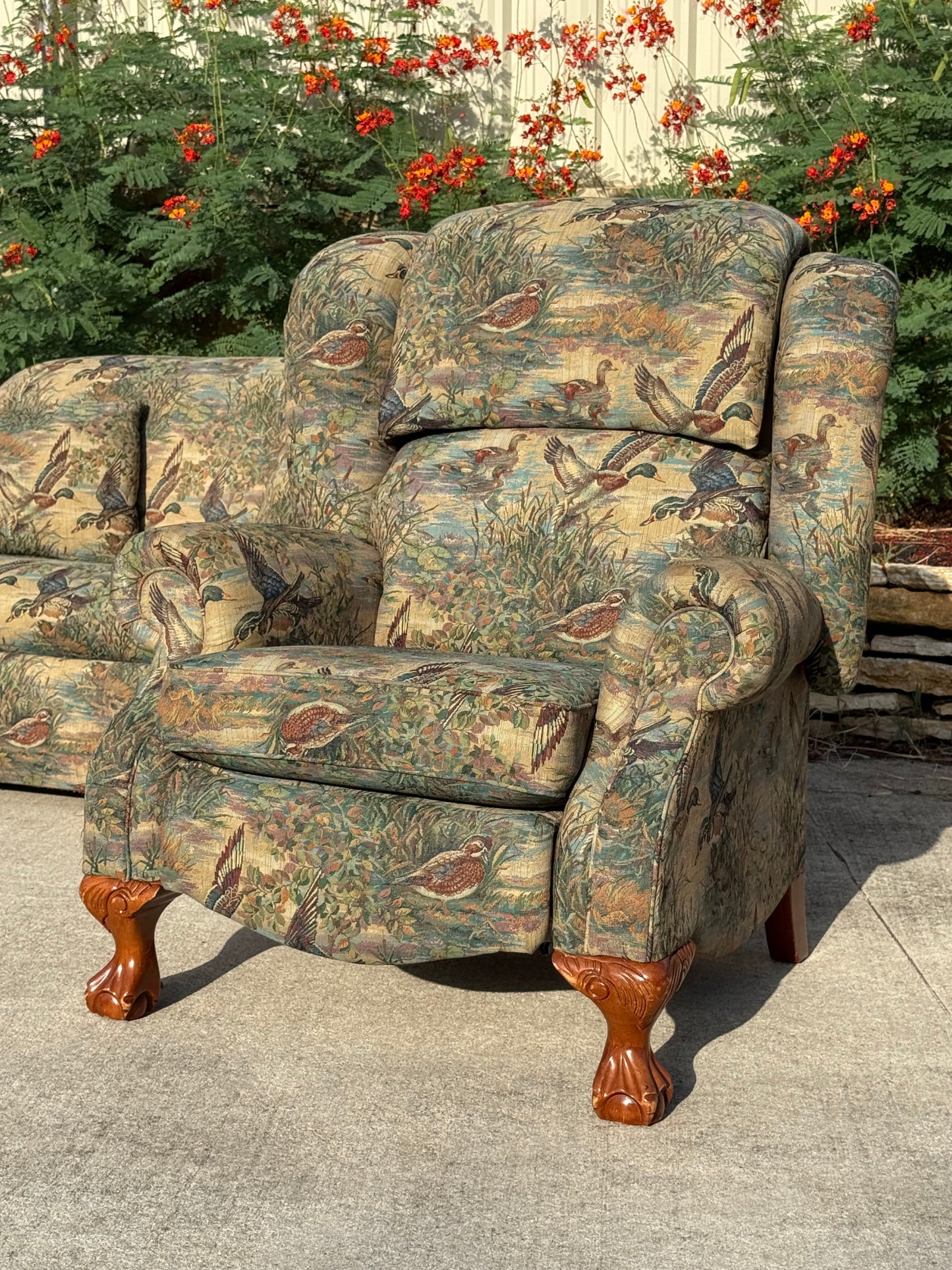 MUST PICKUP AT DELTA EXPO - Recliner Chair