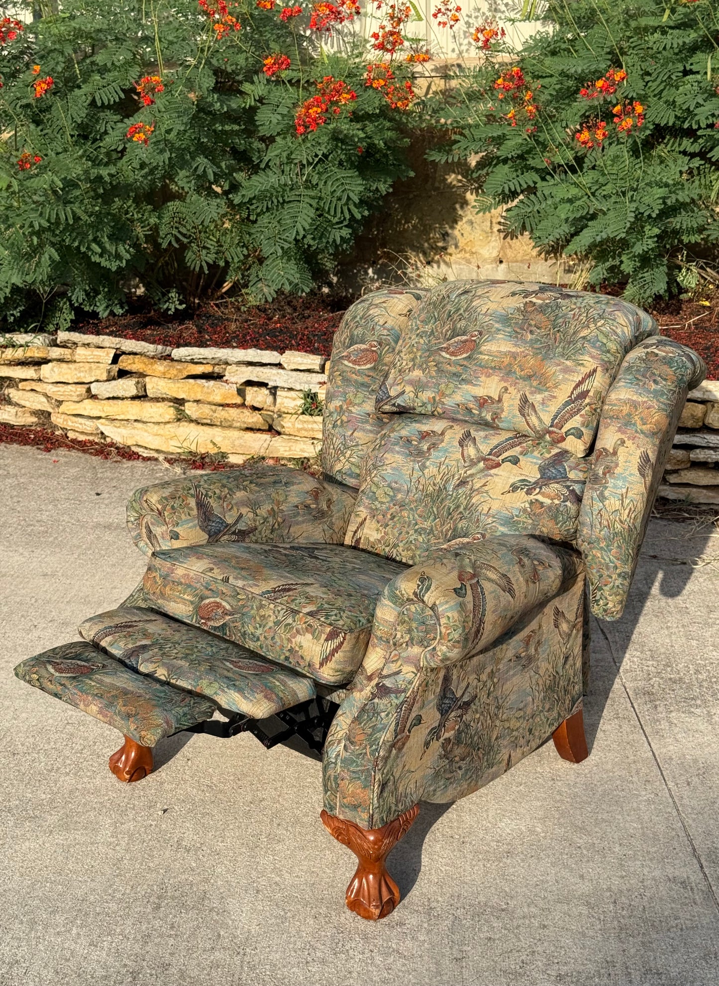 MUST PICKUP AT DELTA EXPO - Recliner Chair
