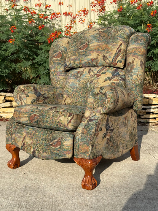 MUST PICKUP AT DELTA EXPO - Recliner Chair